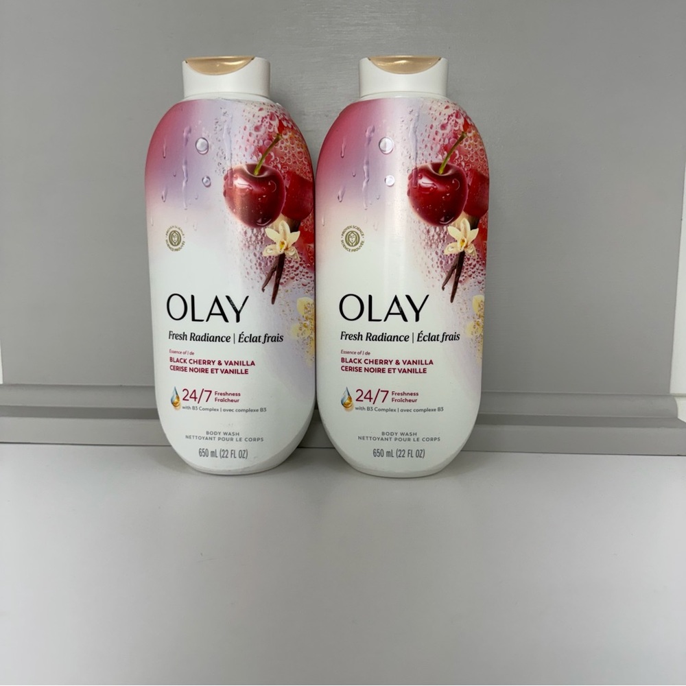 Olay Fresh Radiance Black Cherry & Vanilla Body Wash - Pink/White